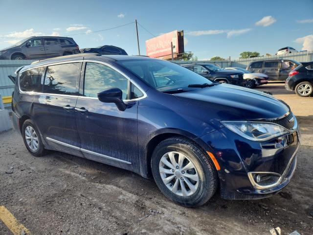 2C4RC1BGXHR675628 - 2017 CHRYSLER PACIFICA TOURING L BLUE photo 4