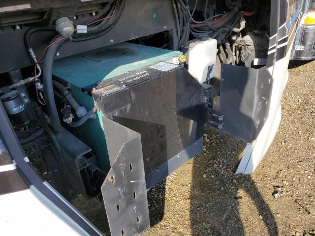 4UZAB2DT3FCGR8513 - 2015 FREIGHTLINER CHASSIS XC შავი ფოტო 9