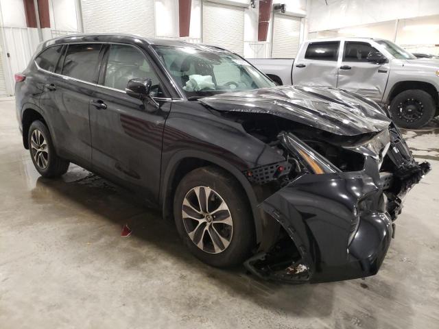 5TDGZRBH0MS533397 - 2021 TOYOTA HIGHLANDER XLE BLACK photo 4