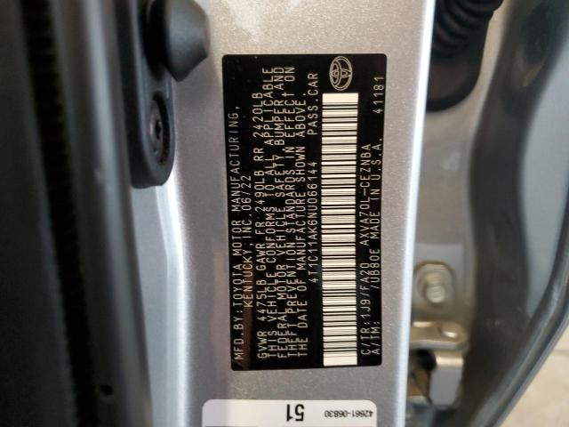 4T1C11AK6NU066144 - 2022 TOYOTA CAMRY LE 银色 照片 12