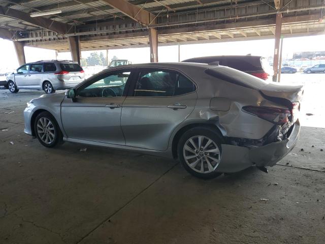 4T1C11AK6NU066144 - 2022 TOYOTA CAMRY LE 银色 照片 2