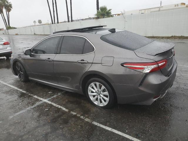 4T1BZ1HK9JU014270 - 2018 TOYOTA CAMRY XSE GRAY photo 2