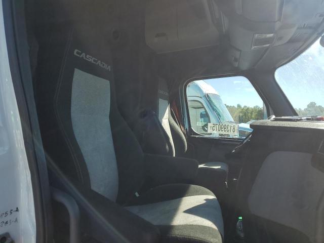 1FUJHHDR0KLKM0549 - 2019 FREIGHTLINER CASCADIA 1 თეთრი ფოტო 5