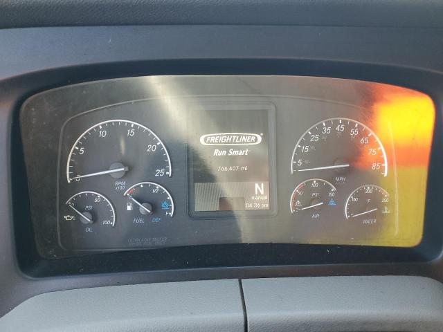 1FUJHHDR0KLKM0549 - 2019 FREIGHTLINER CASCADIA 1 თეთრი ფოტო 8