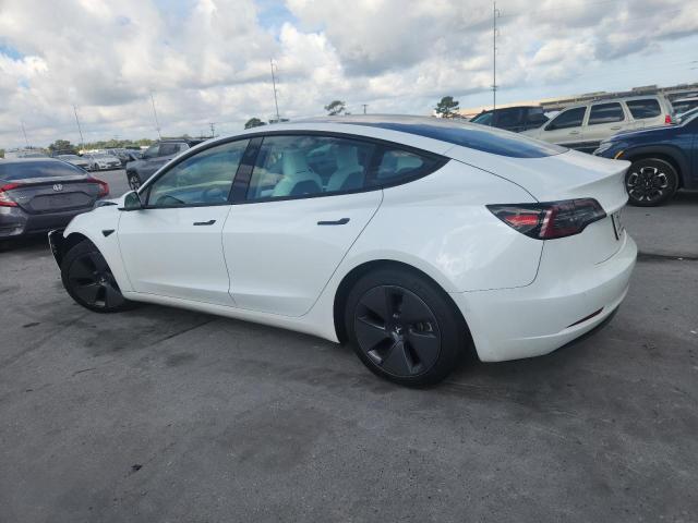 5YJ3E1EB2NF102830 - 2022 TESLA MODEL 3 Beyaz fotoğraf 2