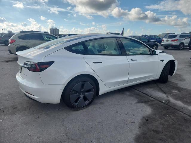 5YJ3E1EB2NF102830 - 2022 TESLA MODEL 3 Beyaz fotoğraf 3