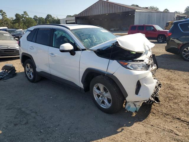 2T3W1RFV3LC047118 - 2020 TOYOTA RAV4 XLE WHITE photo 4