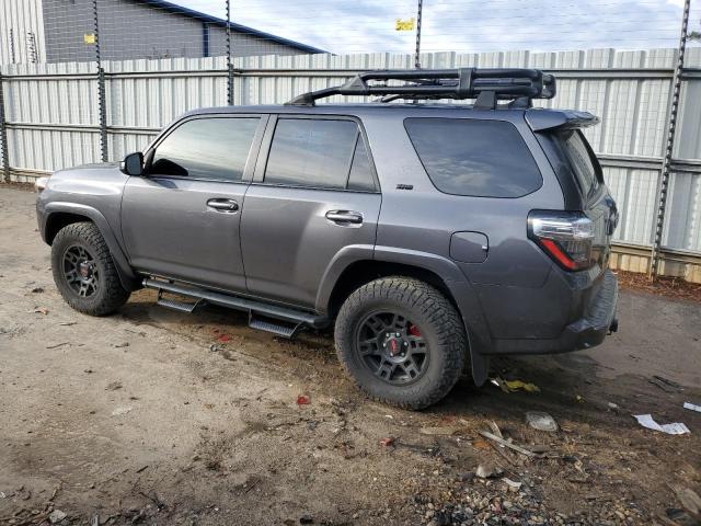 JTEMU5JRXP6099624 - 2023 TOYOTA 4RUNNER SE GRAY photo 2