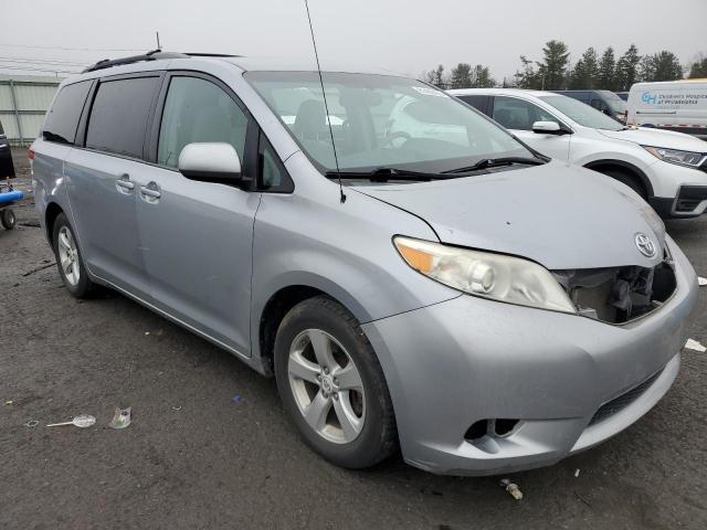 5TDKK3DC5CS218249 - 2012 TOYOTA SIENNA LE SILVER photo 4