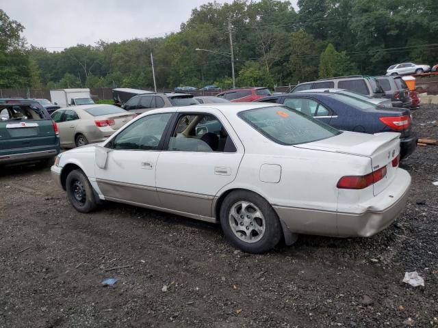 4T1BG22K8WU841303 - 1998 TOYOTA CAMRY CE WHITE photo 2