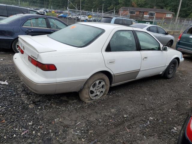 4T1BG22K8WU841303 - 1998 TOYOTA CAMRY CE WHITE photo 3