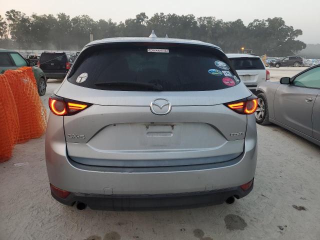 JM3KFADM9L0740975 - 2020 MAZDA CX-5 GRAND TOURING SILVER photo 6