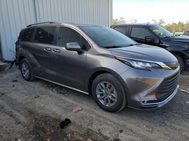 5TDYRKECXNS106046 - 2022 TOYOTA SIENNA XLE GRAY photo 4