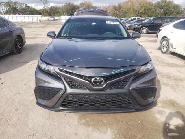4T1G11AK7PU766629 - 2023 TOYOTA CAMRY SE NIGHT SHADE GRAY photo 5