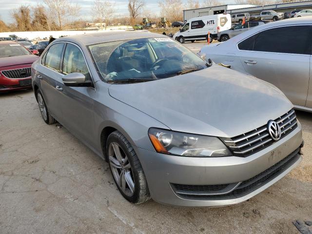 1VWBN7A30EC005200 - 2014 VOLKSWAGEN PASSAT SE SILVER photo 4