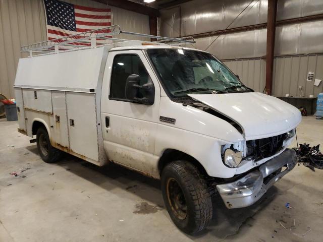 1FDSE35L17DA13272 - 2007 FORD ECONOLINE E350 SUPER DUTY CUTAWAY VAN WHITE photo 4