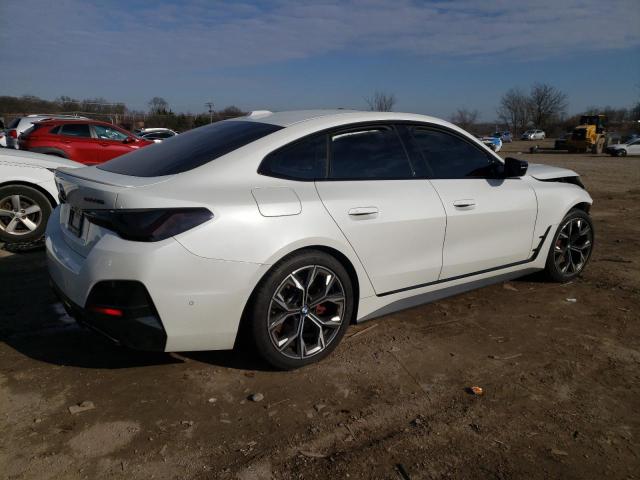 WBA13AW02NFL96619 - 2022 BMW M440XI GRAN COUPE WHITE photo 3