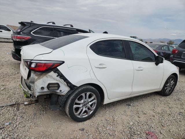 3MYDLBZV6GY131583 - 2016 TOYOTA SCION IA WHITE photo 3