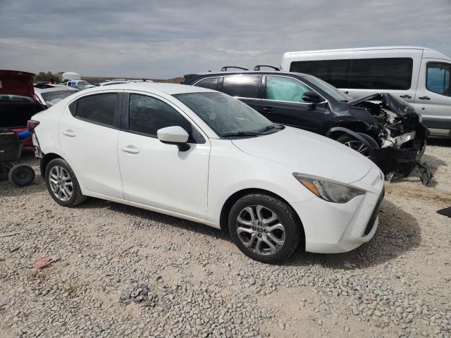 3MYDLBZV6GY131583 - 2016 TOYOTA SCION IA WHITE photo 4