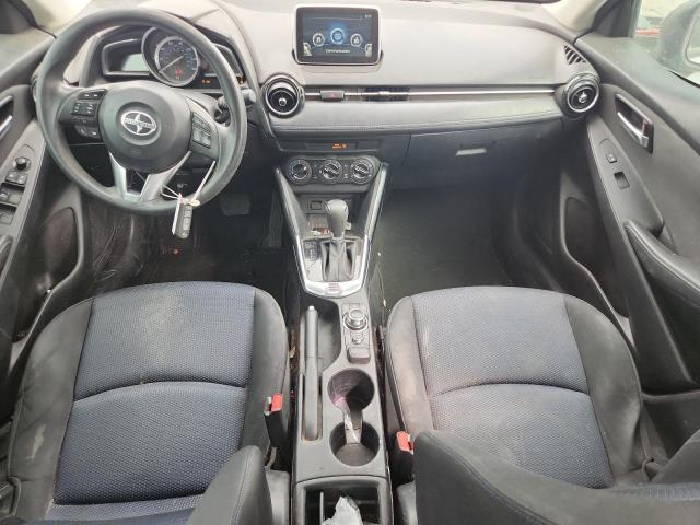 3MYDLBZV6GY131583 - 2016 TOYOTA SCION IA WHITE photo 8