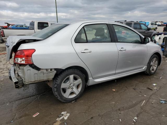 JTDBT923681227629 - 2008 TOYOTA YARIS SILVER photo 3