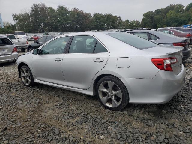 4T1BK1FK3CU502530 - 2012 TOYOTA CAMRY SE Серебристый фото 2