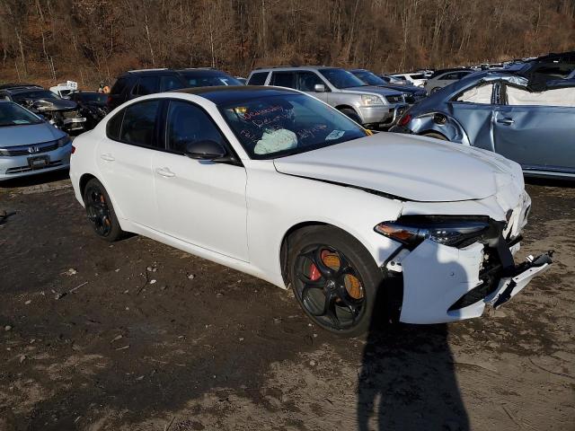 ZARFAEDN2J7597628 - 2018 ALFA ROMEO GIULIA Q4 WHITE photo 4