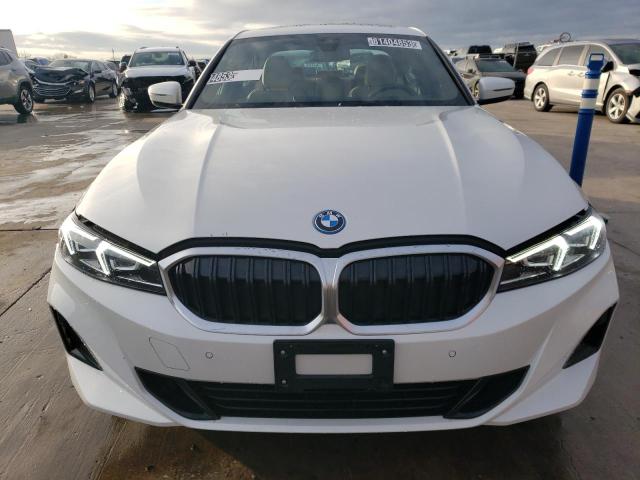 3MW39FS09P8C82977 - 2023 BMW 330XE Weiß Foto 5