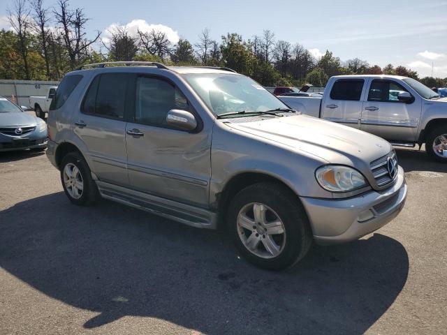 4JGAB57E85A560262 - 2005 MERCEDES-BENZ ML 350 银色 照片 4
