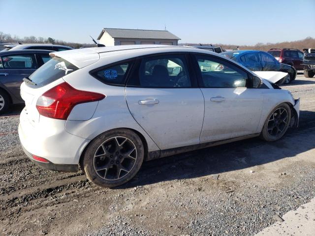 1FADP3K24EL102586 - 2014 FORD FOCUS SE WHITE photo 3