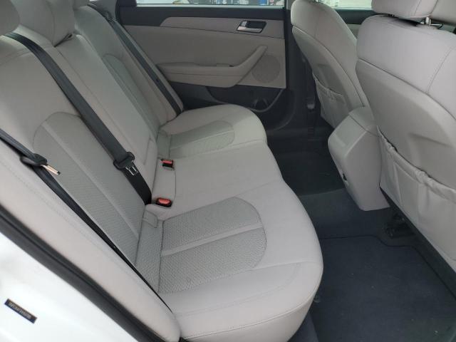 5NPE24AF3HH507080 - 2017 HYUNDAI SONATA SE WHITE photo 10