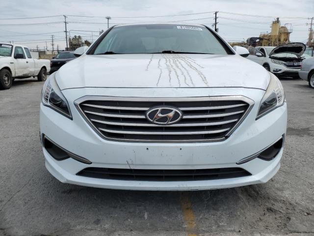 5NPE24AF3HH507080 - 2017 HYUNDAI SONATA SE WHITE photo 5
