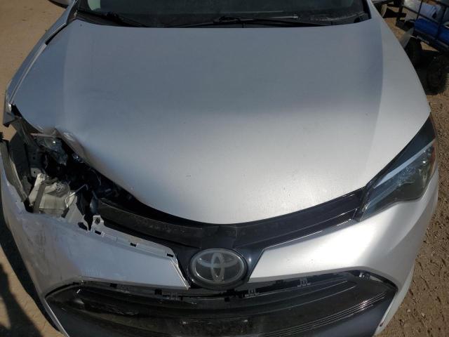 2T1BURHE3JC086140 - 2018 TOYOTA COROLLA L Сірий фото 11