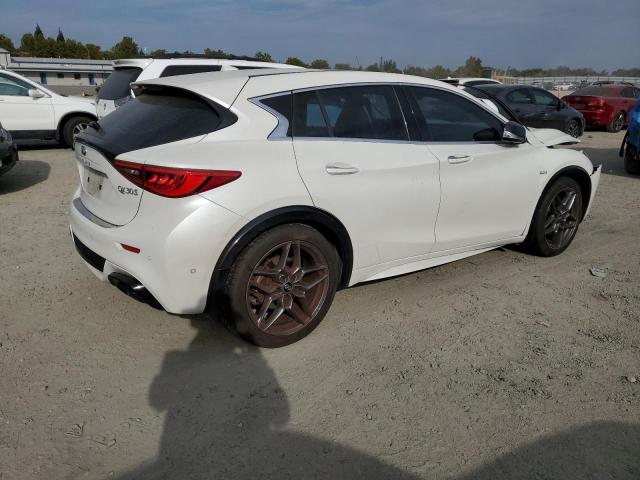 SJKCH5CP7HA016615 - 2017 INFINITI QX30 BASE Blanc photo 3