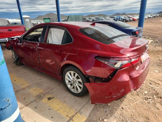 4T1C11BK9NU055556 - 2022 TOYOTA CAMRY LE MAROON photo 2