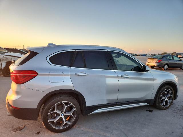 WBXHU7C39J3H43929 - 2018 BMW X1 SDRIVE28I SILVER photo 3