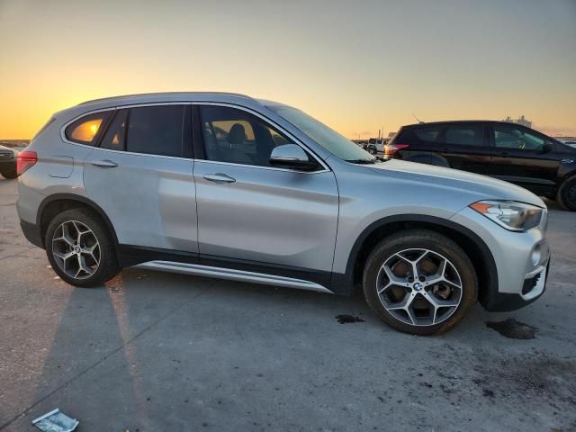 WBXHU7C39J3H43929 - 2018 BMW X1 SDRIVE28I SILVER photo 4