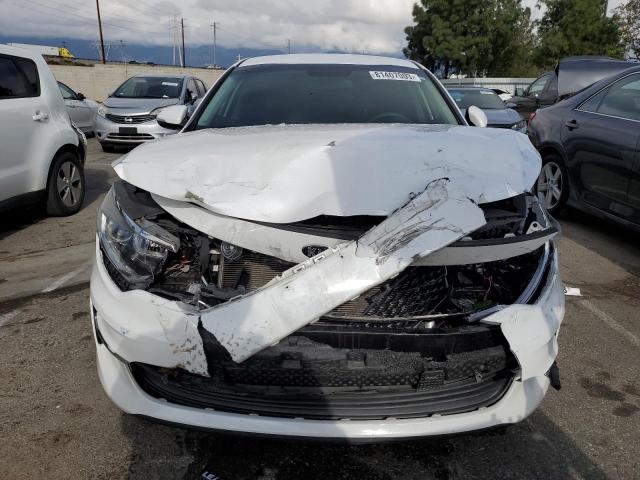 5XXGT4L34JG254779 - 2018 KIA OPTIMA LX WHITE photo 5