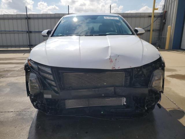 5NMJA3AE3NH007013 - 2022 HYUNDAI TUCSON SE Weiß Foto 5