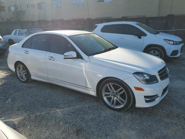 WDDGF4HB9DA864061 - 2013 MERCEDES-BENZ C 250 WHITE photo 4