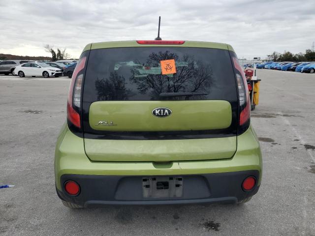 KNDJN2A25H7886126 - 2017 KIA SOUL GREEN photo 6