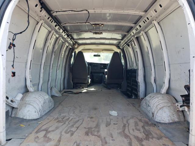 1GCWGBFP6J1239683 - 2018 CHEVROLET EXPRESS G2500 WHITE photo 10