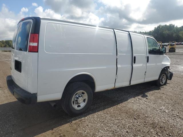 1GCWGBFP6J1239683 - 2018 CHEVROLET EXPRESS G2500 WHITE photo 3