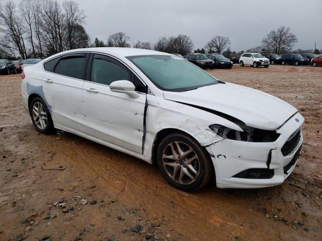 1FA6P0HDXE5374399 - 2014 FORD FUSION SE WHITE photo 4