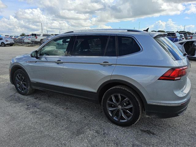 3VV2B7AX1NM156027 - 2022 VOLKSWAGEN TIGUAN SE SILVER photo 2