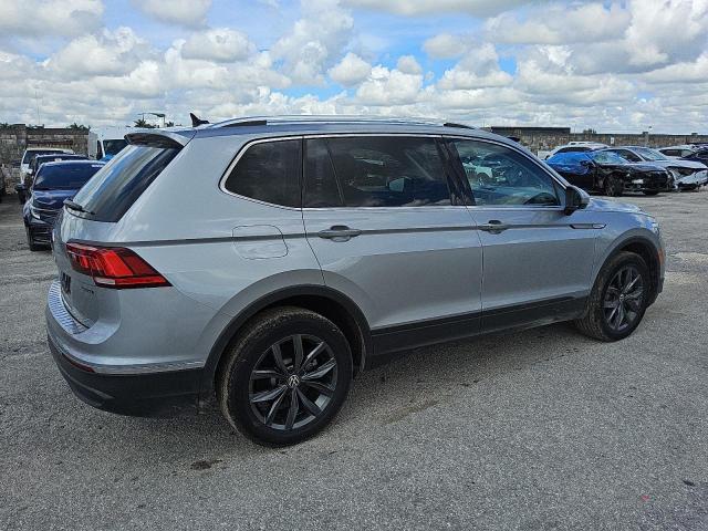 3VV2B7AX1NM156027 - 2022 VOLKSWAGEN TIGUAN SE SILVER photo 3