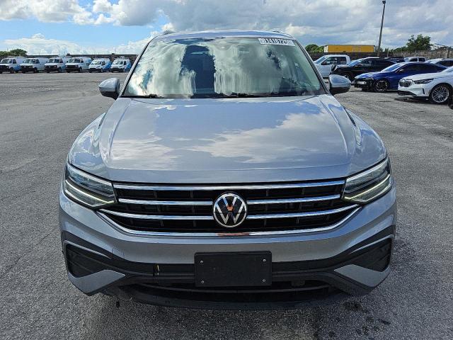3VV2B7AX1NM156027 - 2022 VOLKSWAGEN TIGUAN SE SILVER photo 5