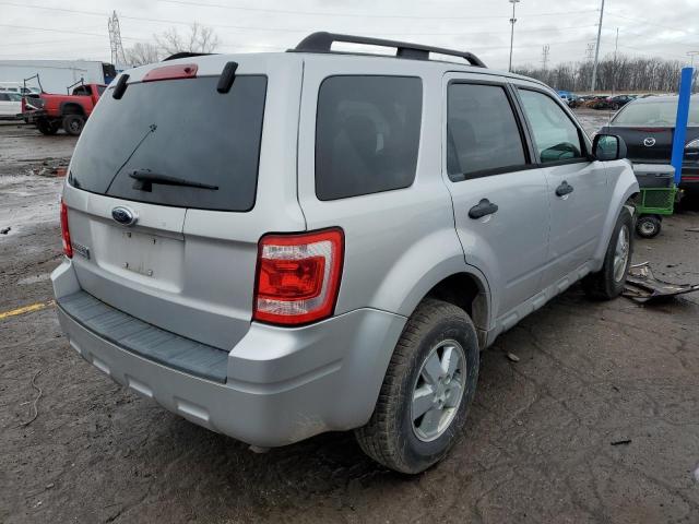 1FMCU03749KC25755 - 2009 FORD ESCAPE XLT SILVER photo 3