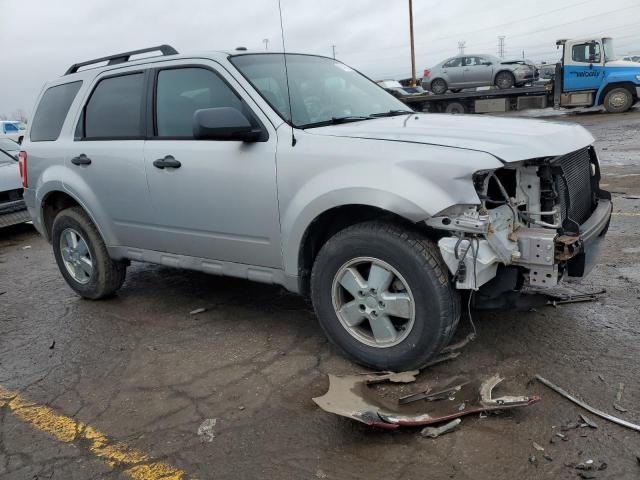 1FMCU03749KC25755 - 2009 FORD ESCAPE XLT SILVER photo 4