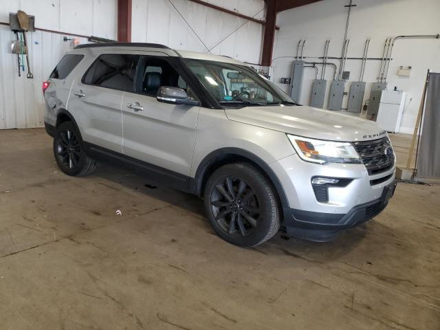 1FM5K8D82JGC60483 - 2018 FORD EXPLORER XLT Серебристый фото 4